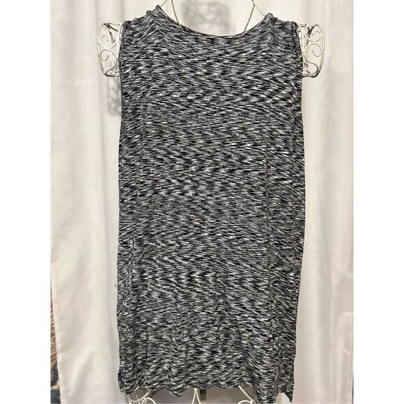 Beautiful  J. Jill Wearever black grey/black design Sleeveless Size medium blous - Picture 1 of 8